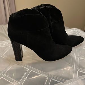 Black Suede w/ Snake Prink Heel